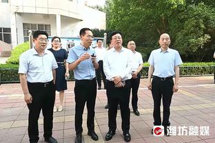 不甘啊！梅西获2023年金球奖时，哈兰德的反应